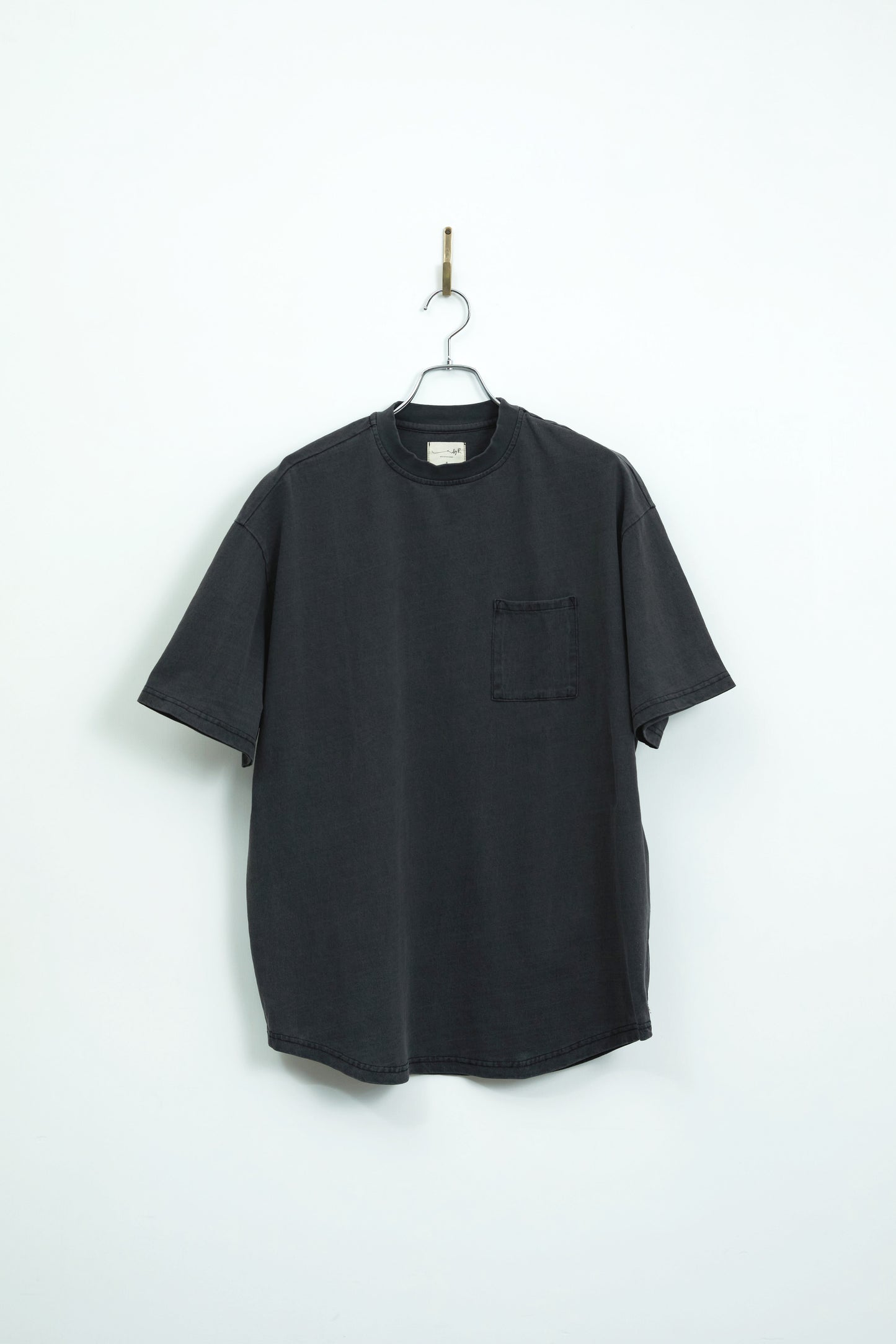 By R SS22 S/S Curve Pocket Tee